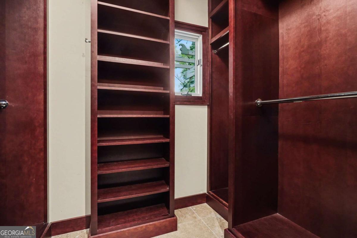 887 Berkshire Road NE