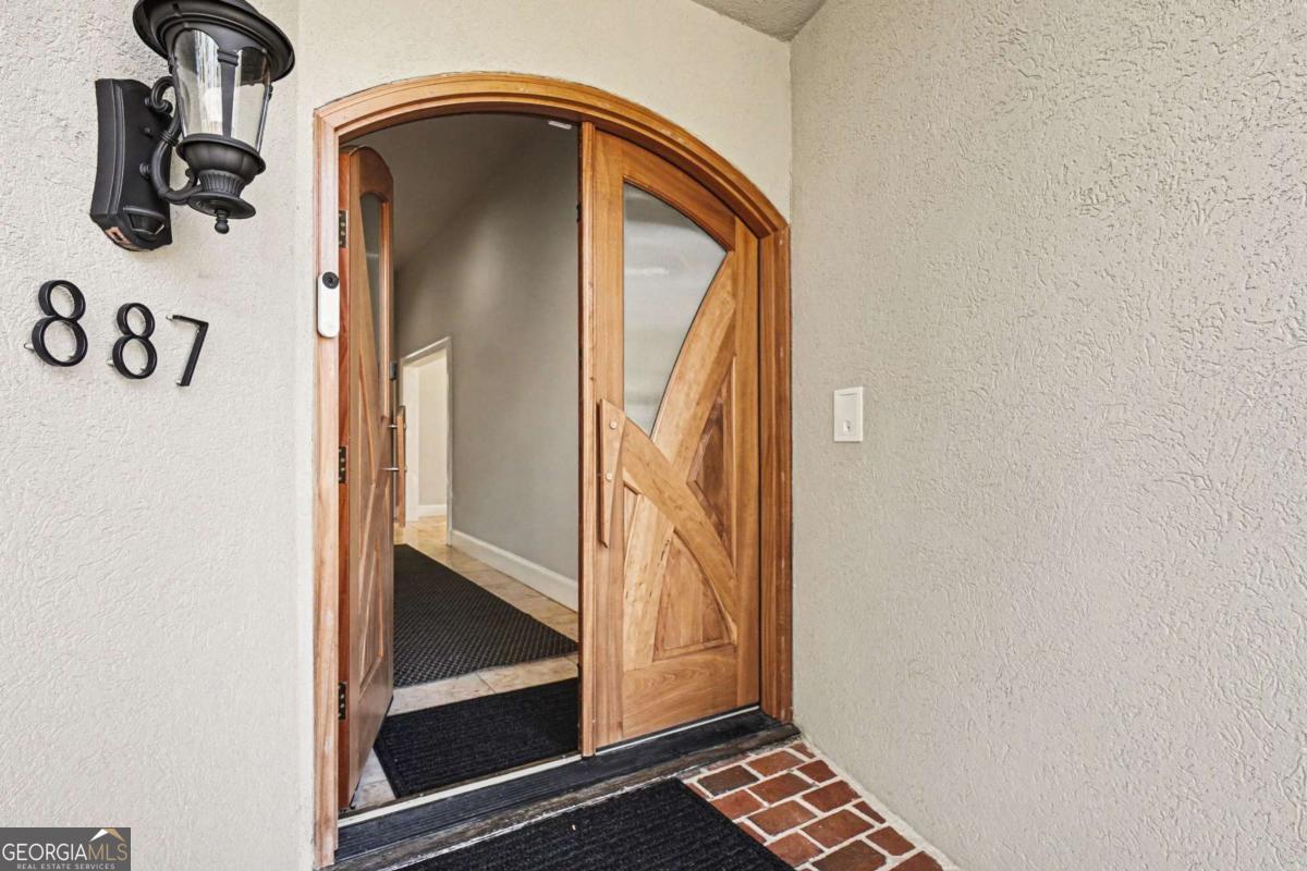 887 Berkshire Road NE