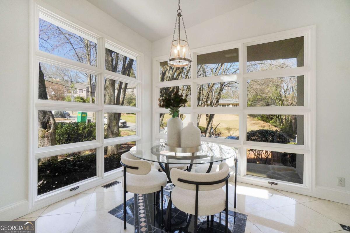 887 Berkshire Road NE