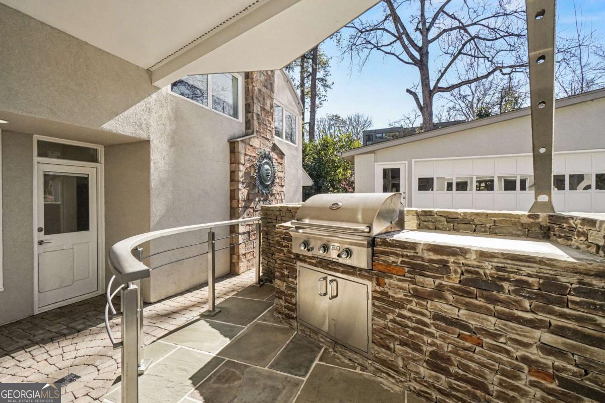 887 Berkshire Road NE