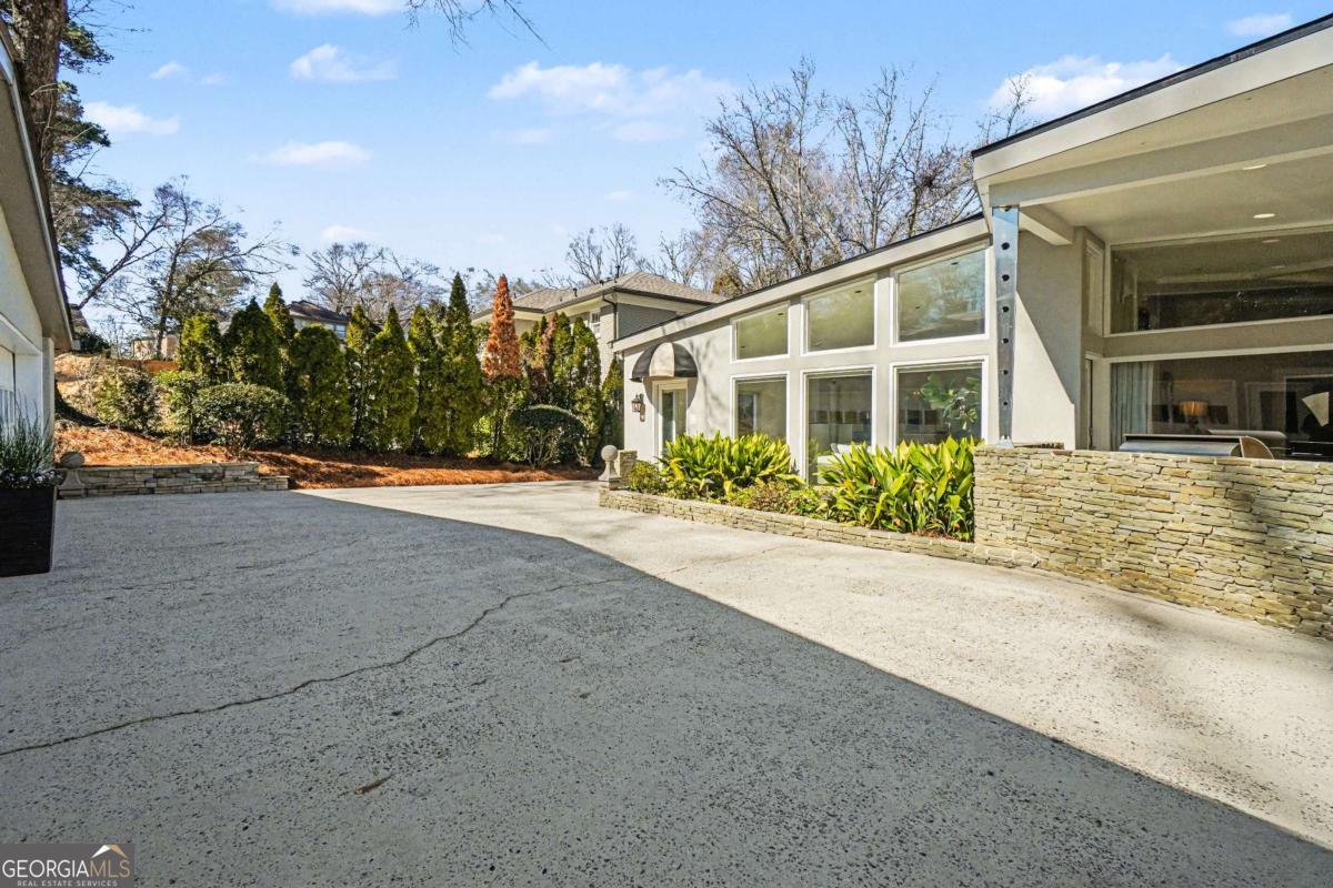 887 Berkshire Road NE