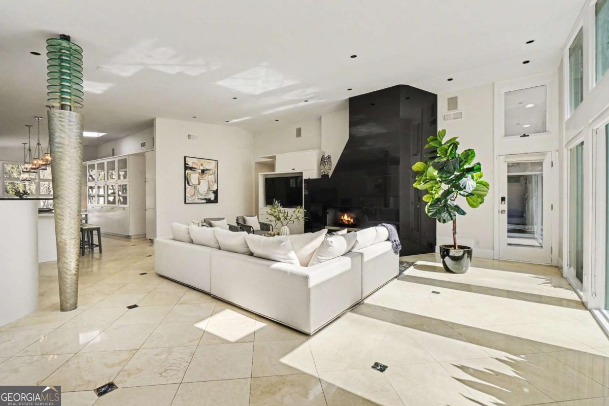 887 Berkshire Road NE