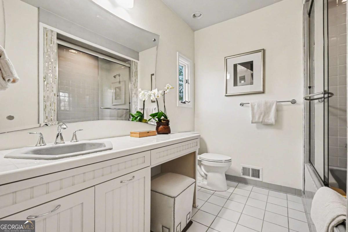 887 Berkshire Road NE