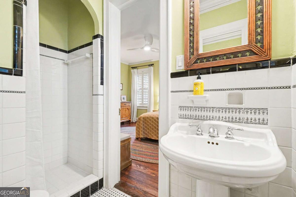 1528 N Highland Avenue NE Avenue