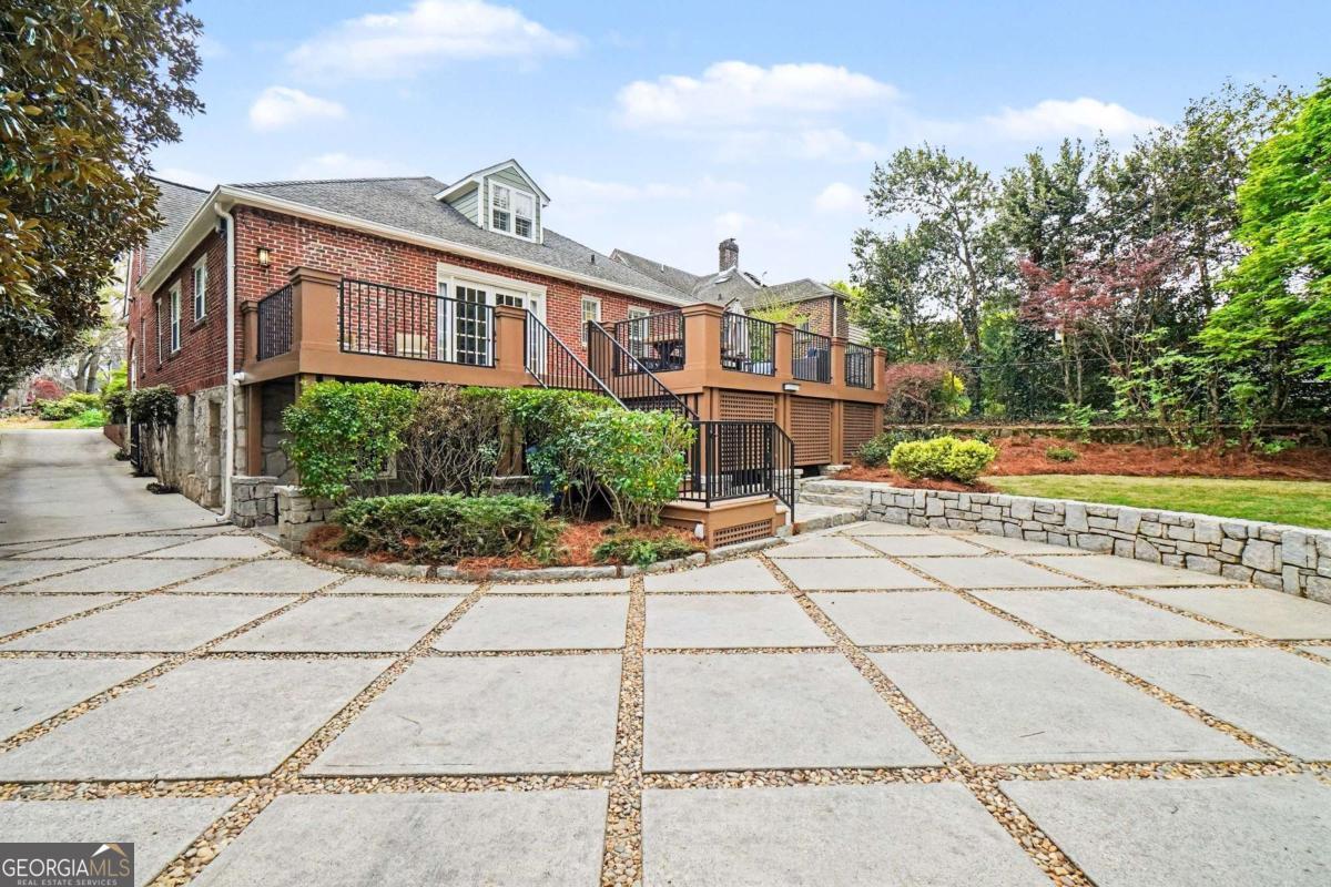 1528 N Highland Avenue NE Avenue