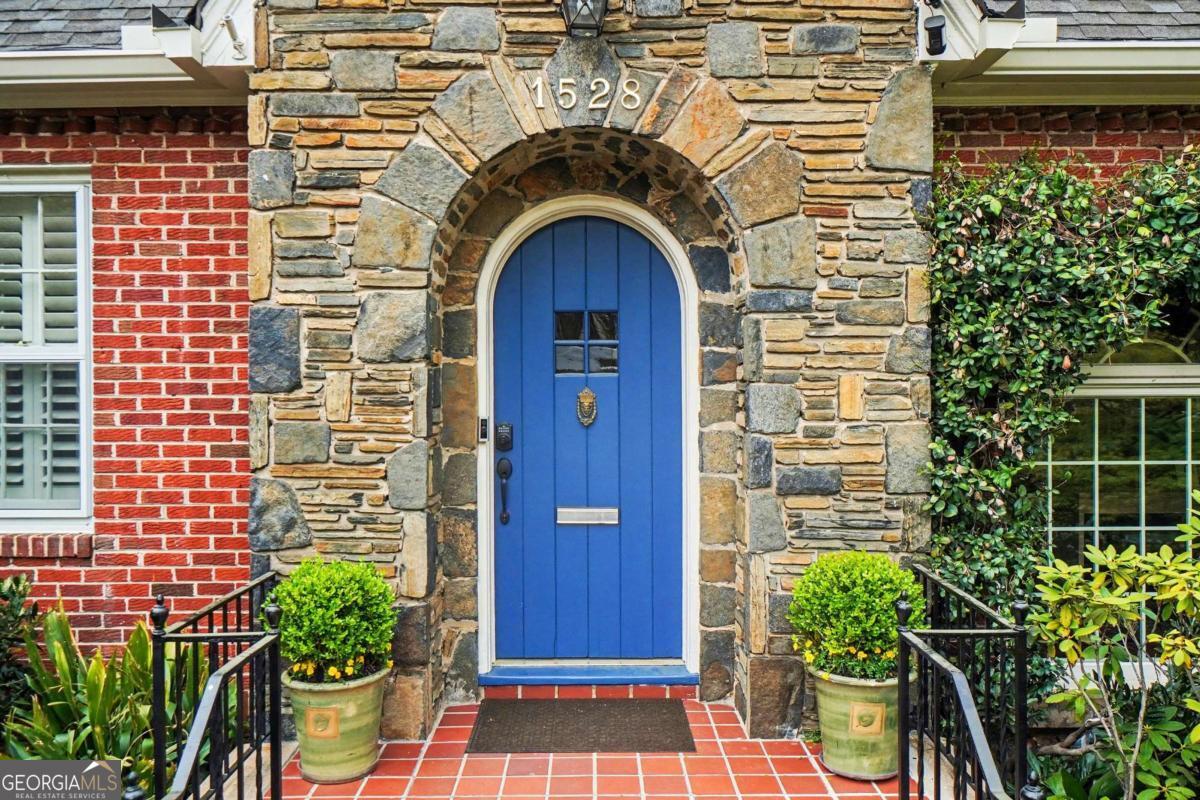 1528 N Highland Avenue NE Avenue