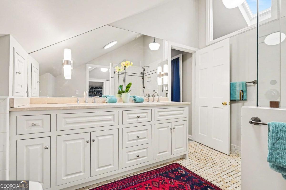 1528 N Highland Avenue NE Avenue