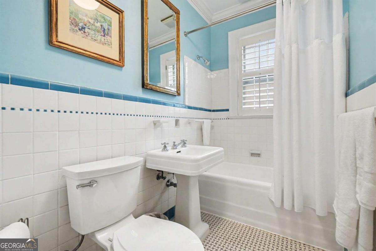 1528 N Highland Avenue NE Avenue