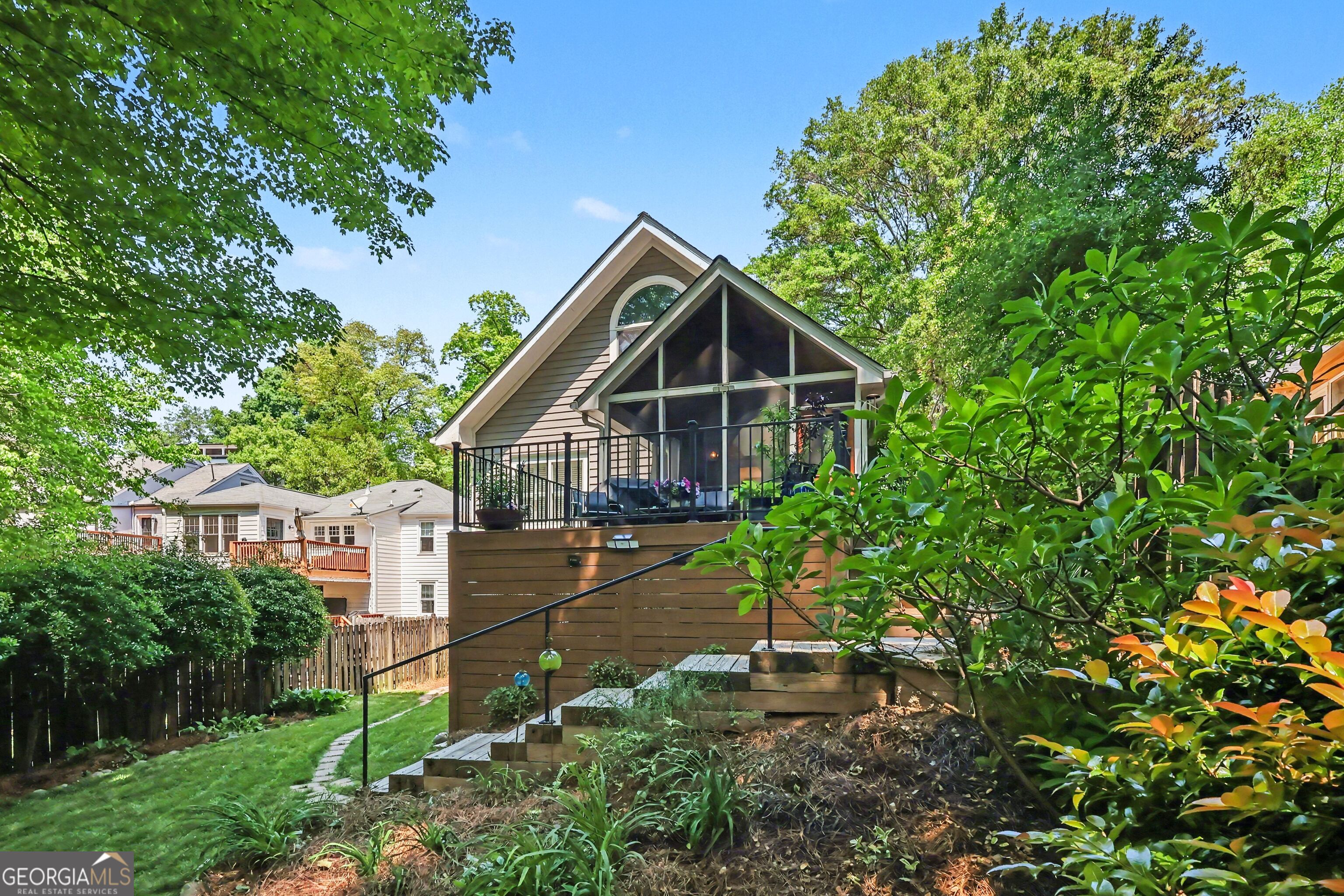 827 Highland Terrace NE