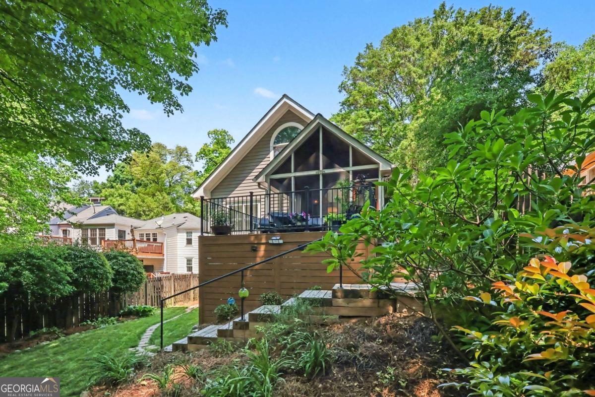 827 Highland Terrace NE