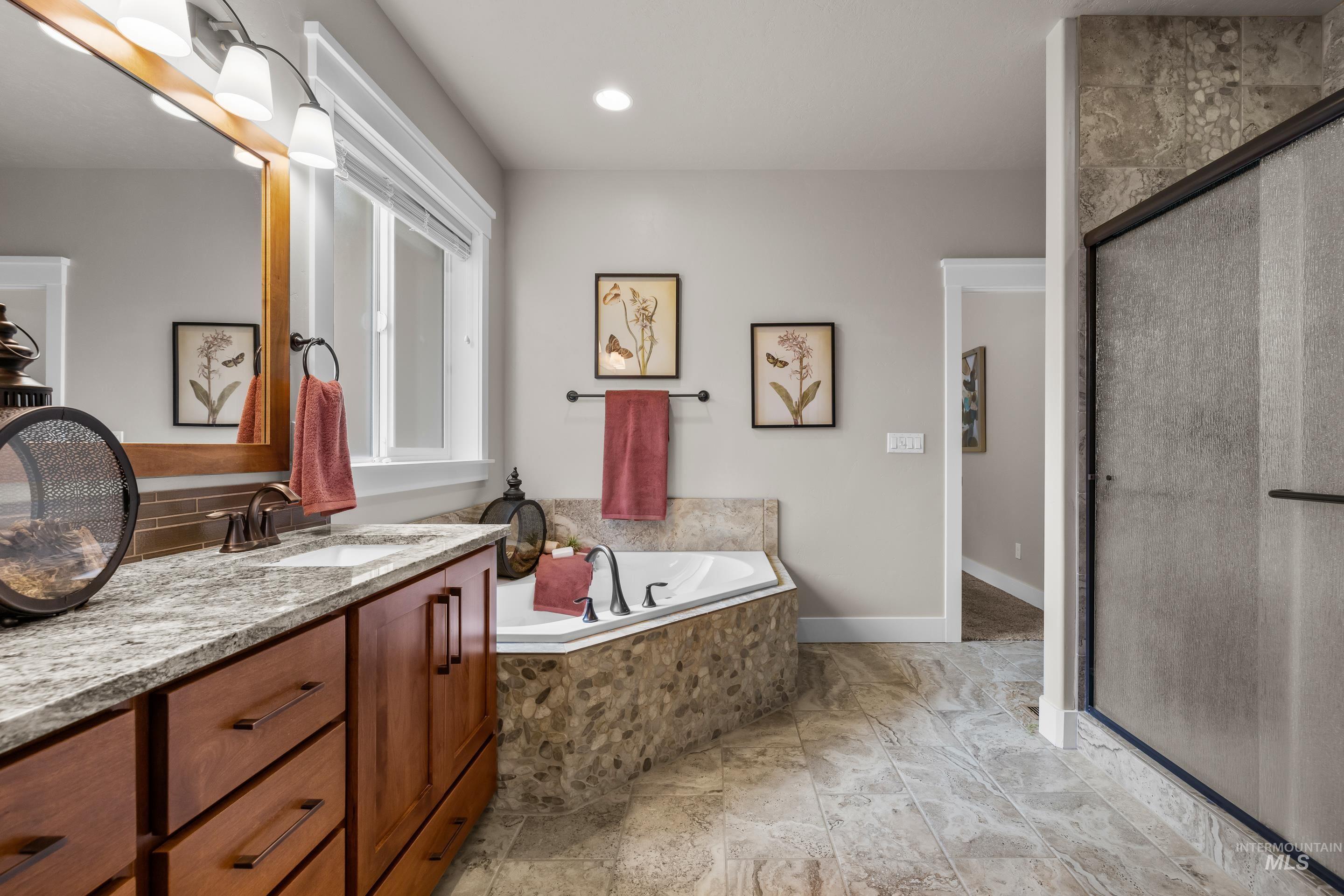 5822 Saguaro Hills Pl