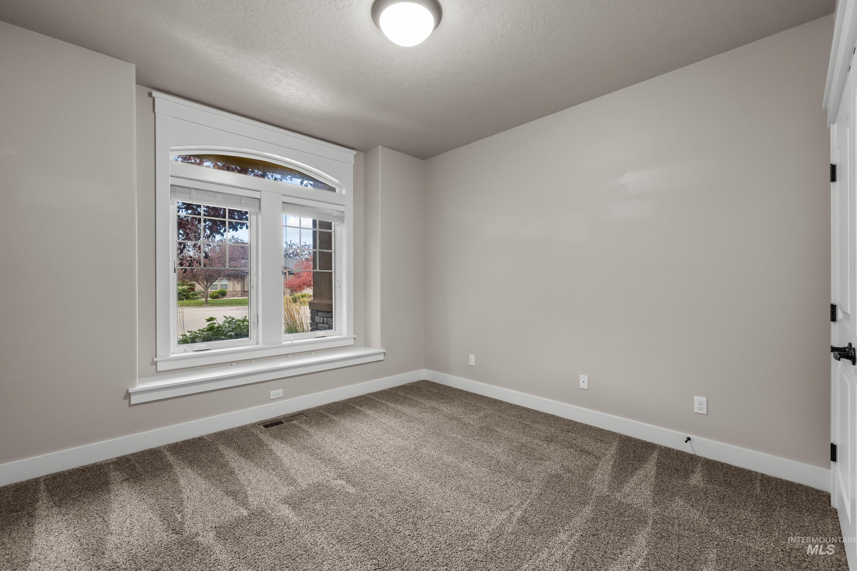 5822 Saguaro Hills Pl