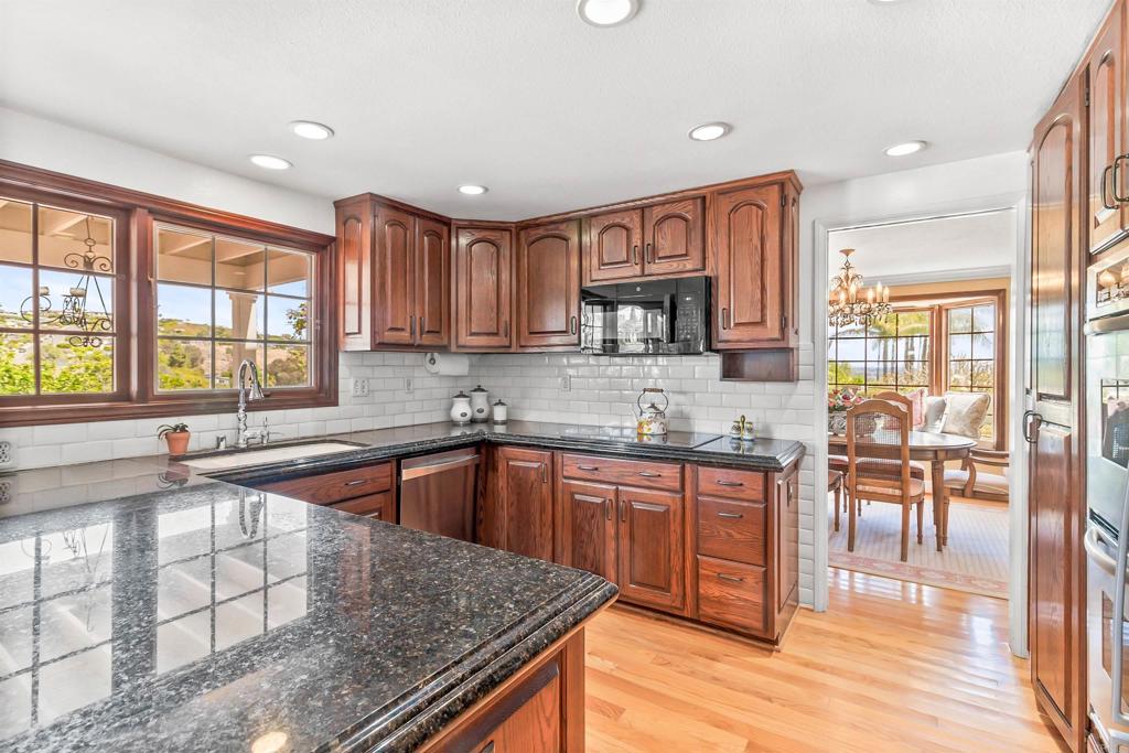 2193 Harbour Heights Road