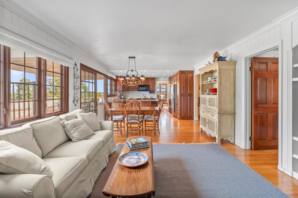 2193 Harbour Heights Road