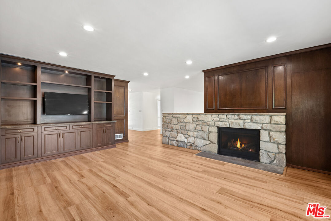 717 N Alta Dr
