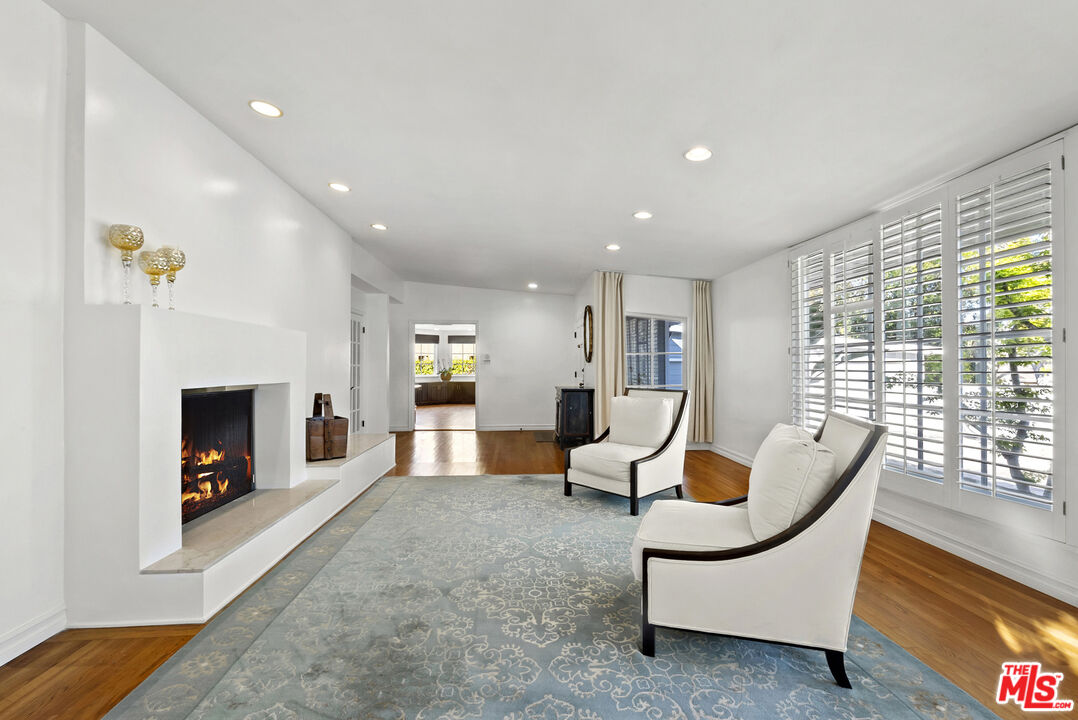 1233 Corsica Dr