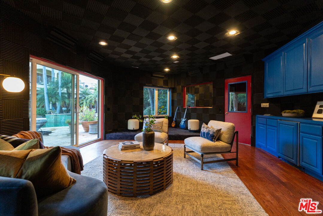 530 Moreno Ave