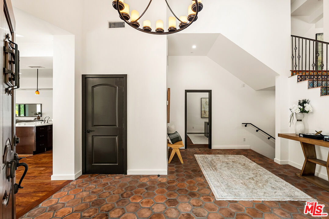8836 Wonderland Ave