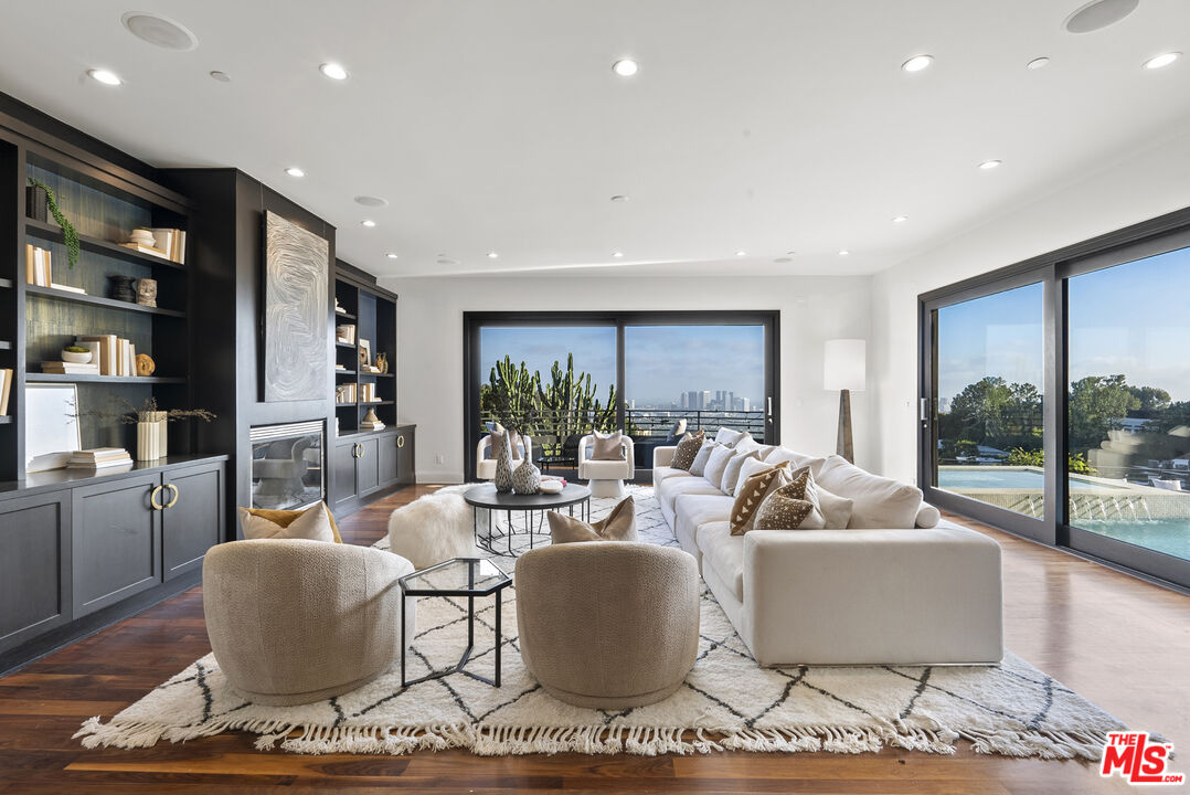9330 Beverly Crest Dr