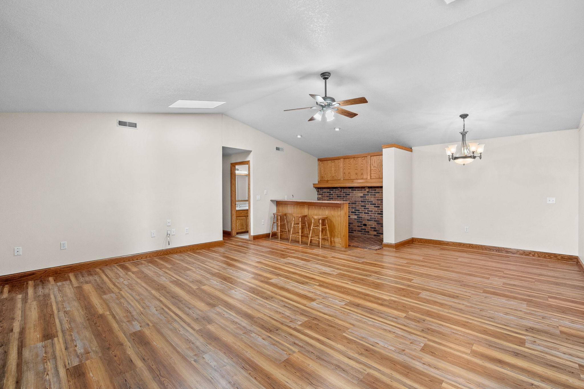 16072 County Road R45 Highway