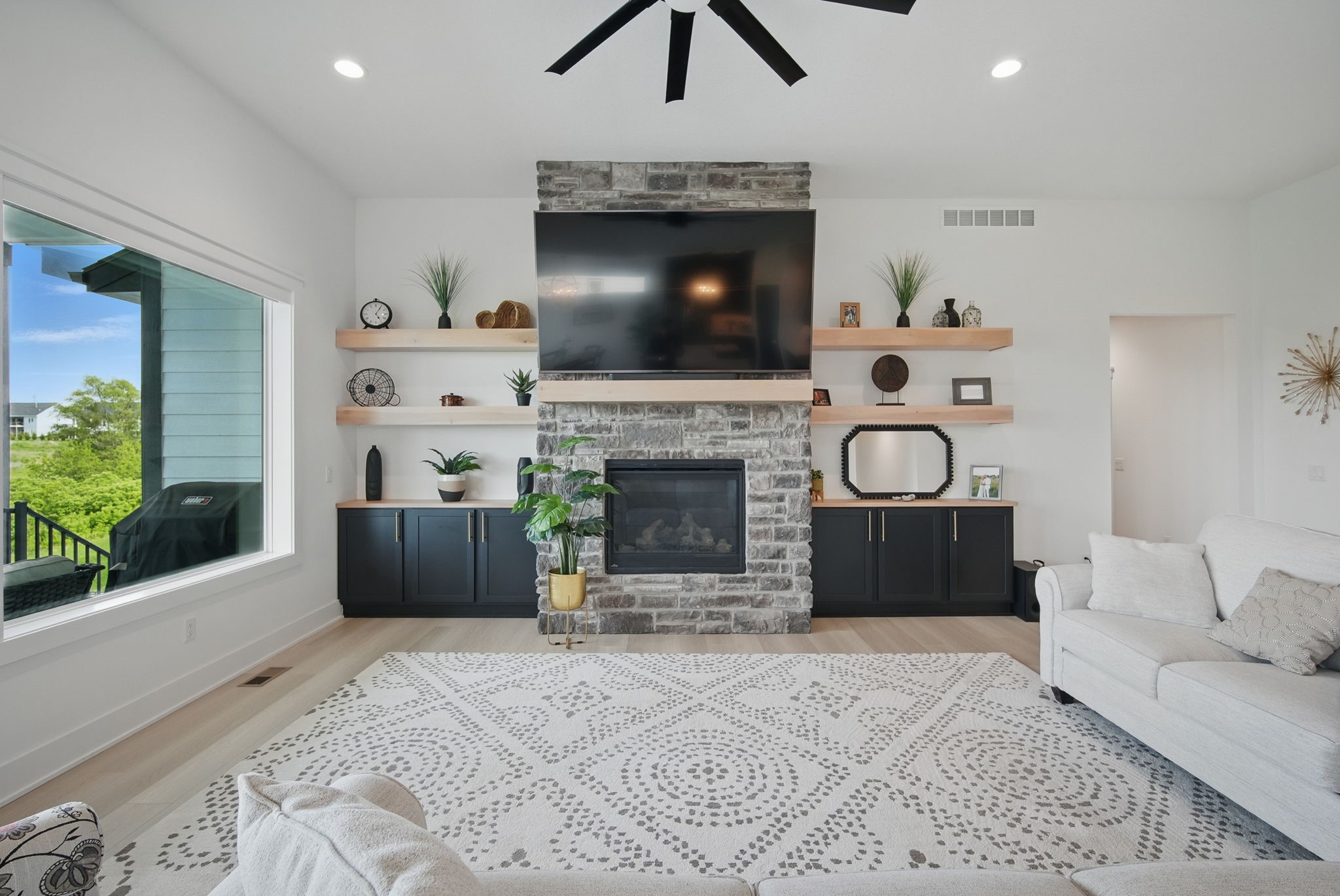 2216 Timberview Drive