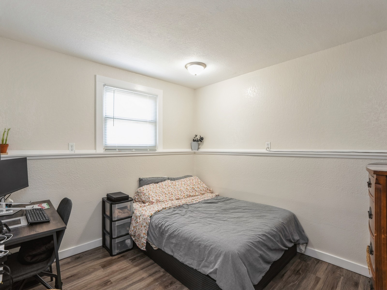 204 & 204 1/2 E 4th Avenue