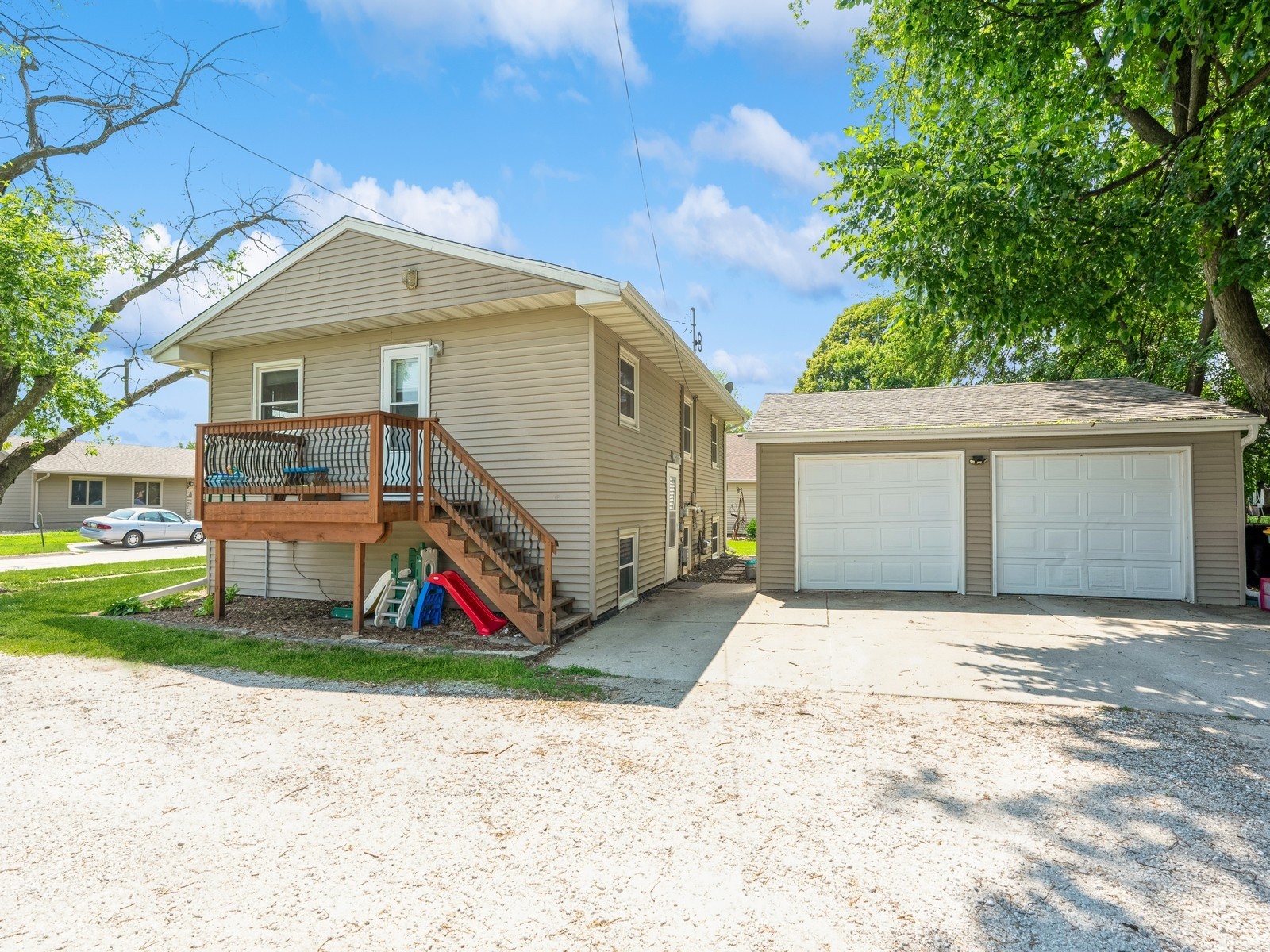 204 & 204 1/2 E 4th Avenue