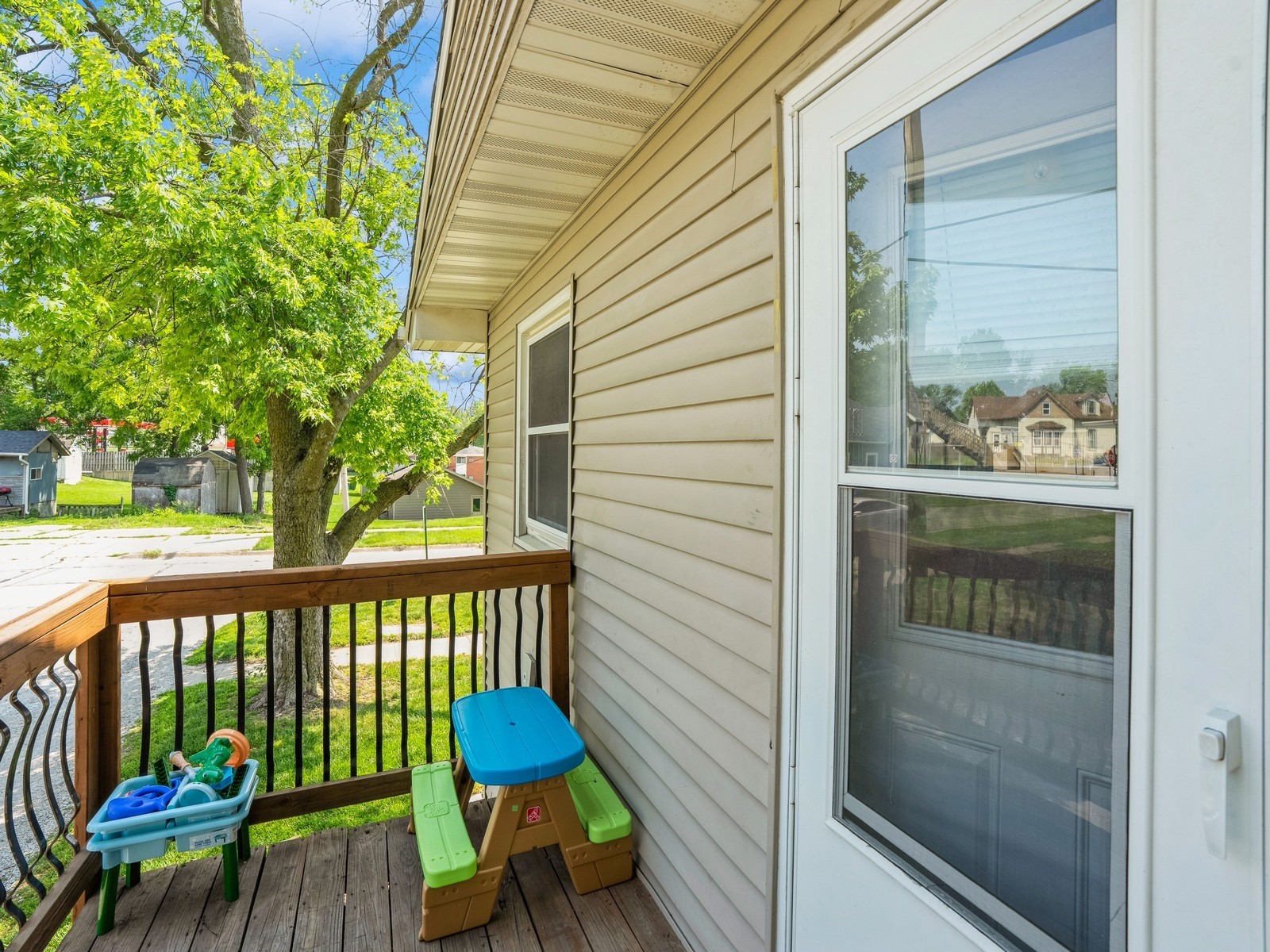 204 & 204 1/2 E 4th Avenue