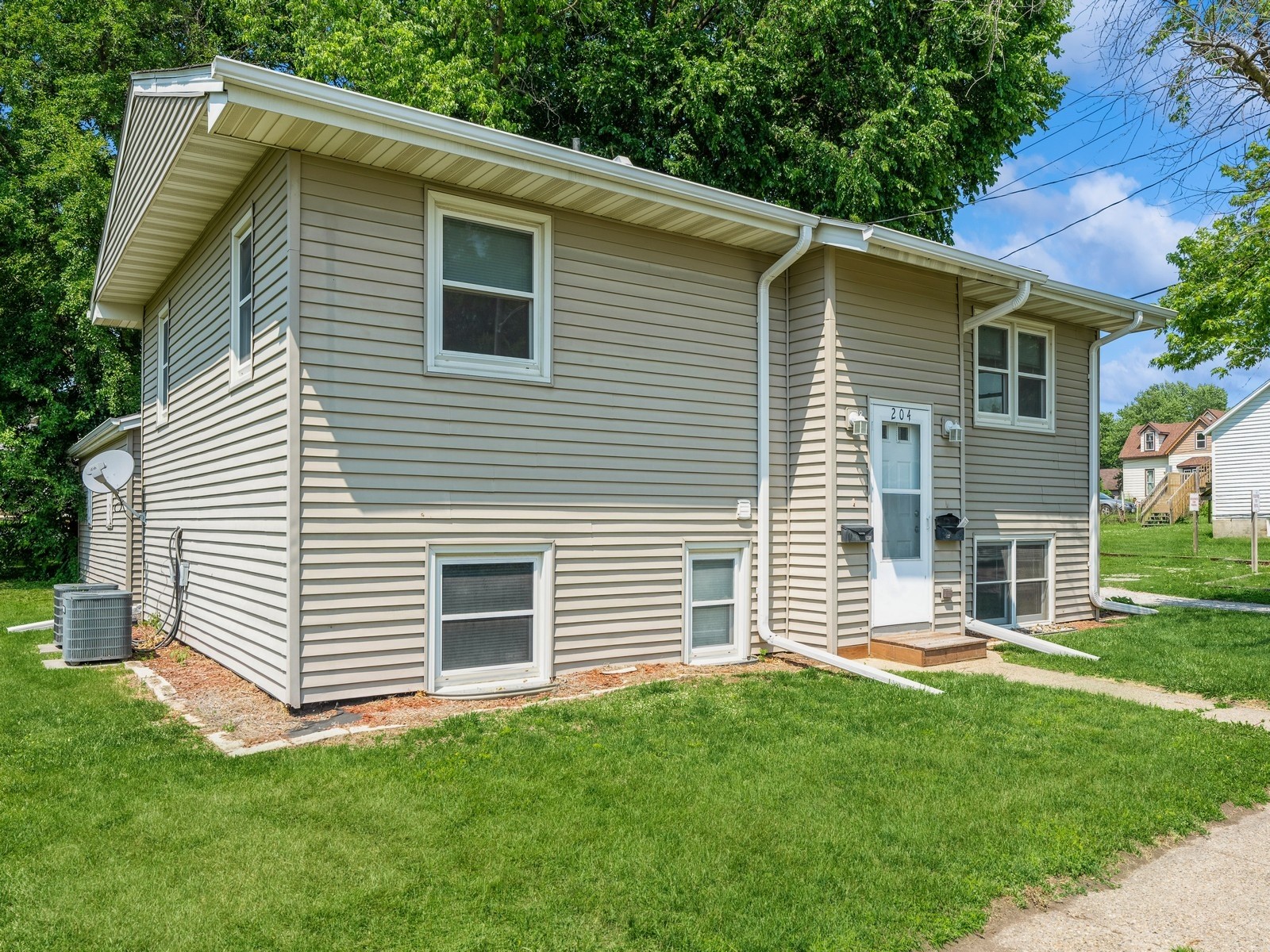 204 & 204 1/2 E 4th Avenue