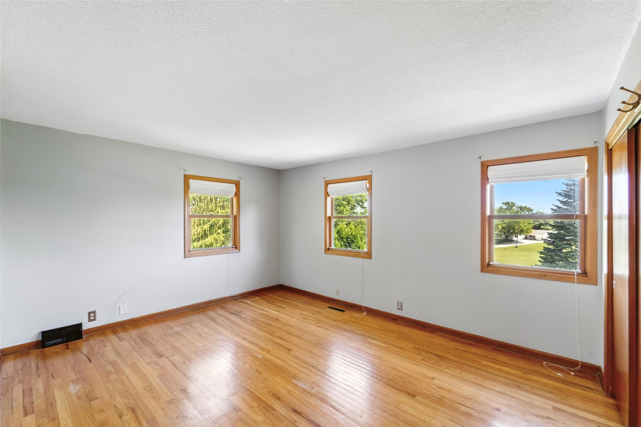 1404 Nile Kinnick Drive S