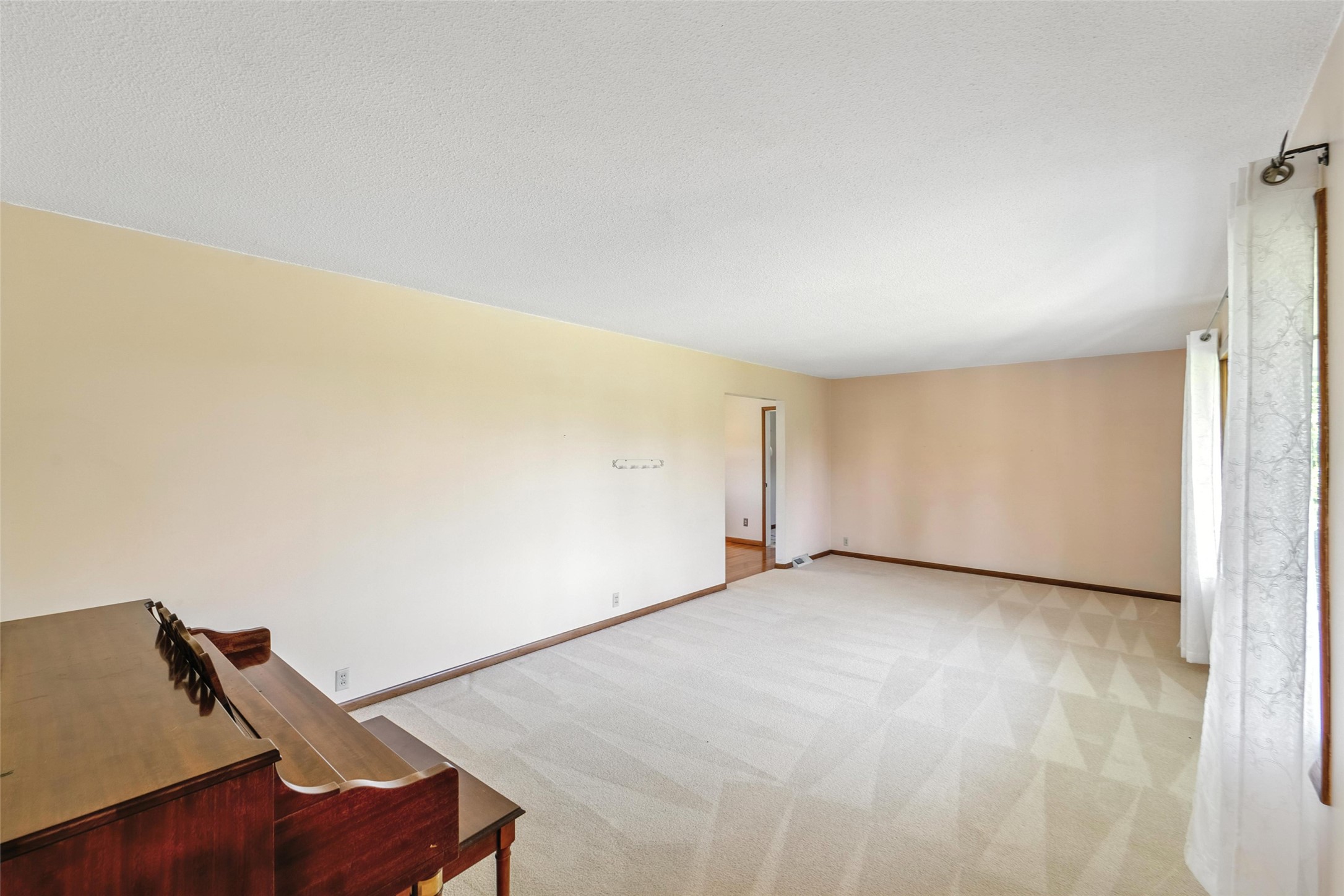 1404 Nile Kinnick Drive S