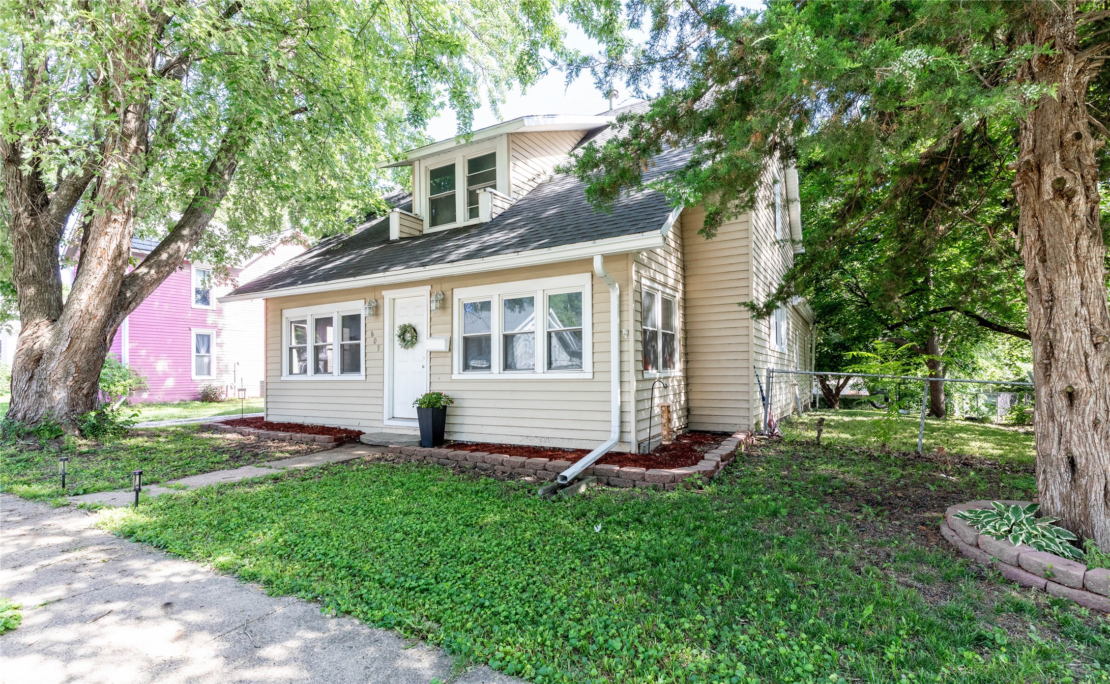 809 W Ashland Avenue