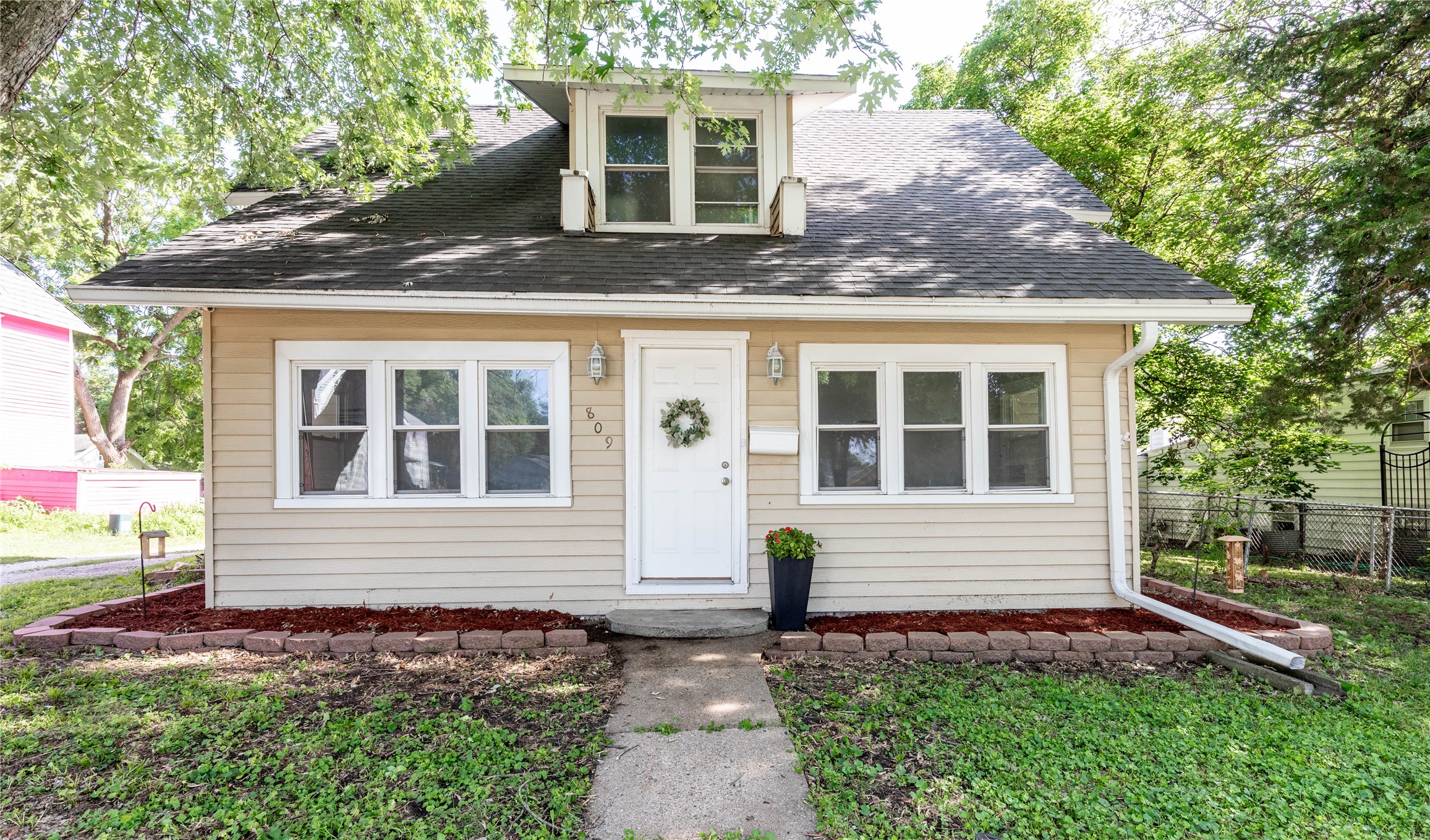 809 W Ashland Avenue