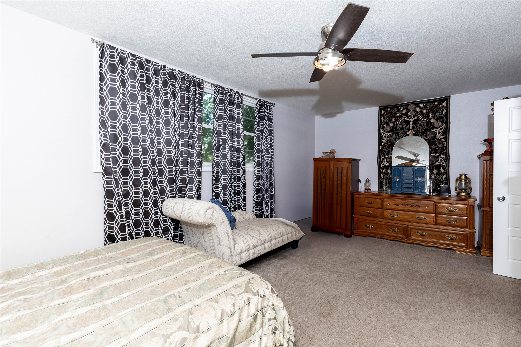 809 W Ashland Avenue