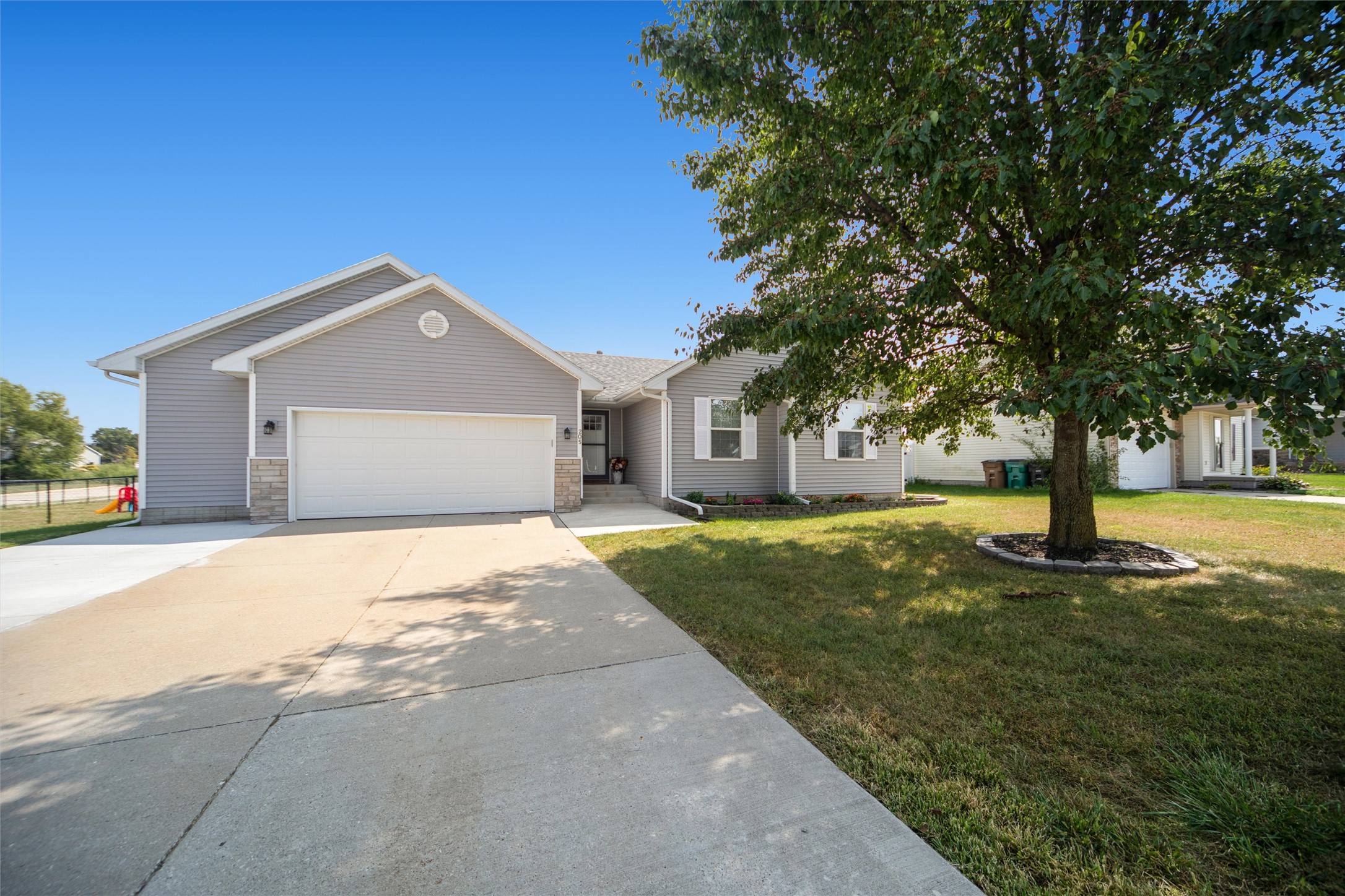 205 Mallard Pointe Drive NW
