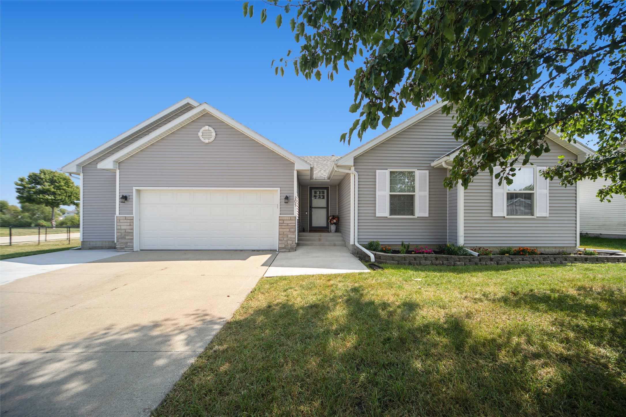 205 Mallard Pointe Drive NW