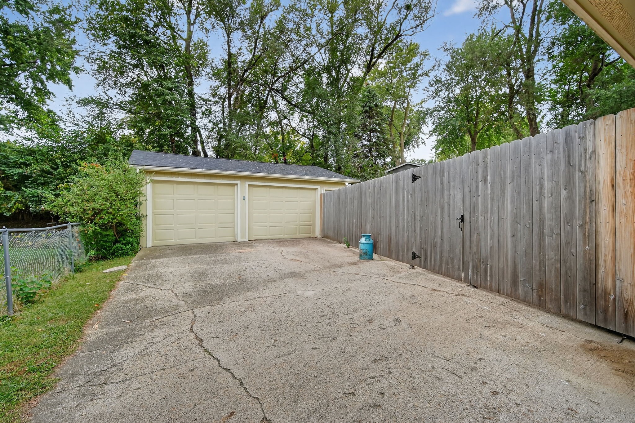 2908 Meadow Lane