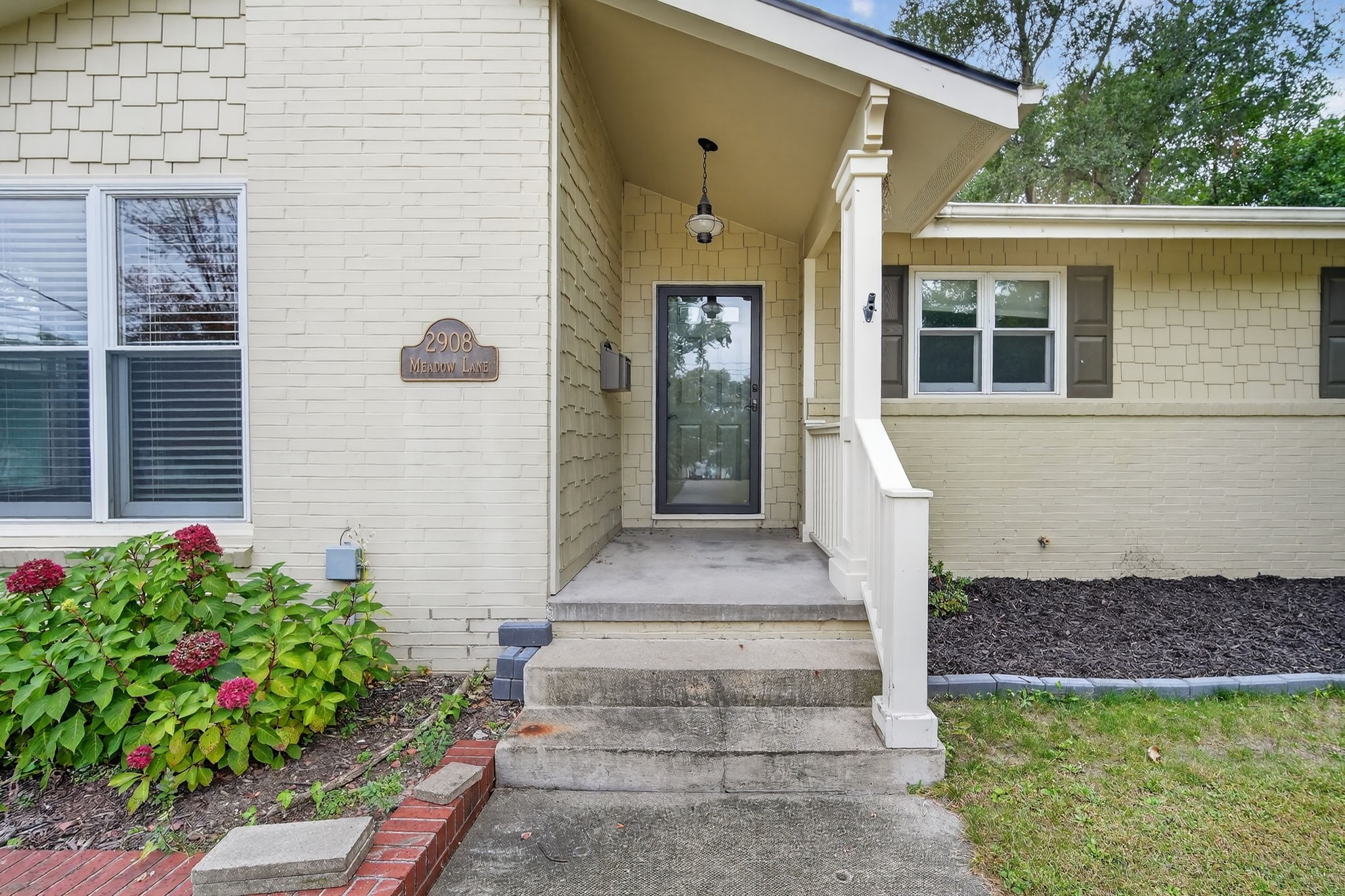 2908 Meadow Lane