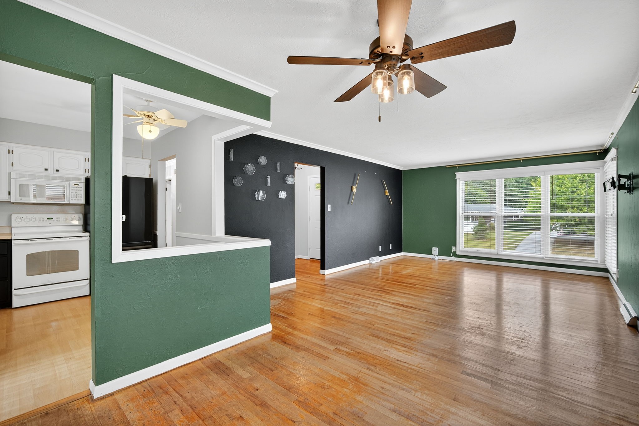 2908 Meadow Lane