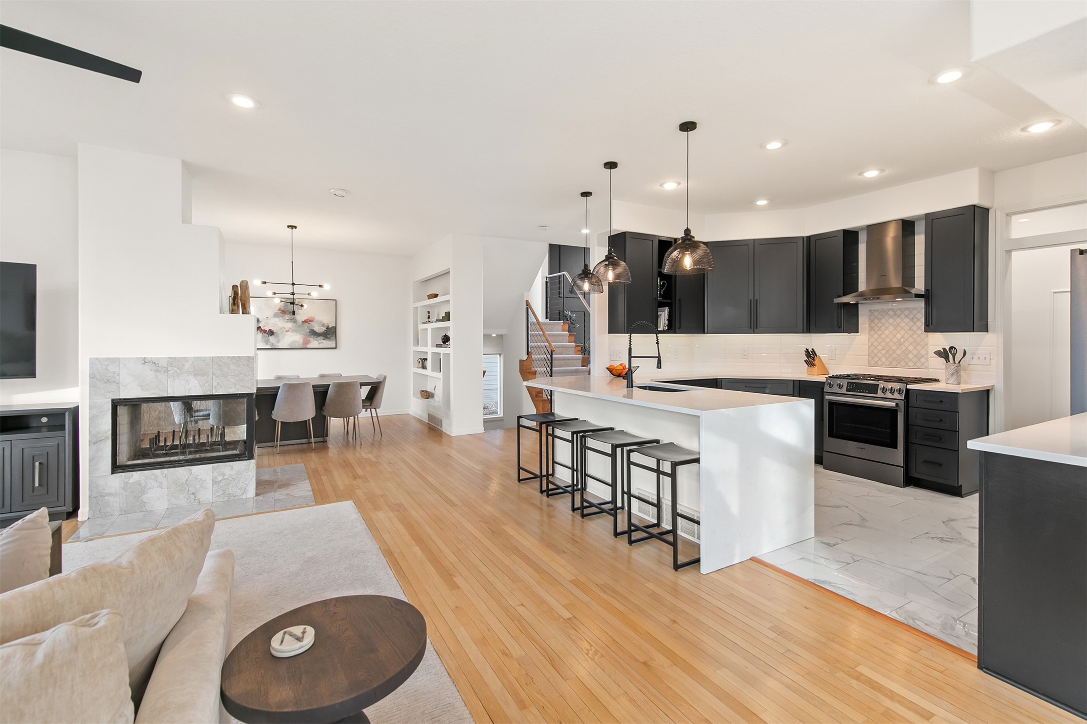 5830 Coachlight Court