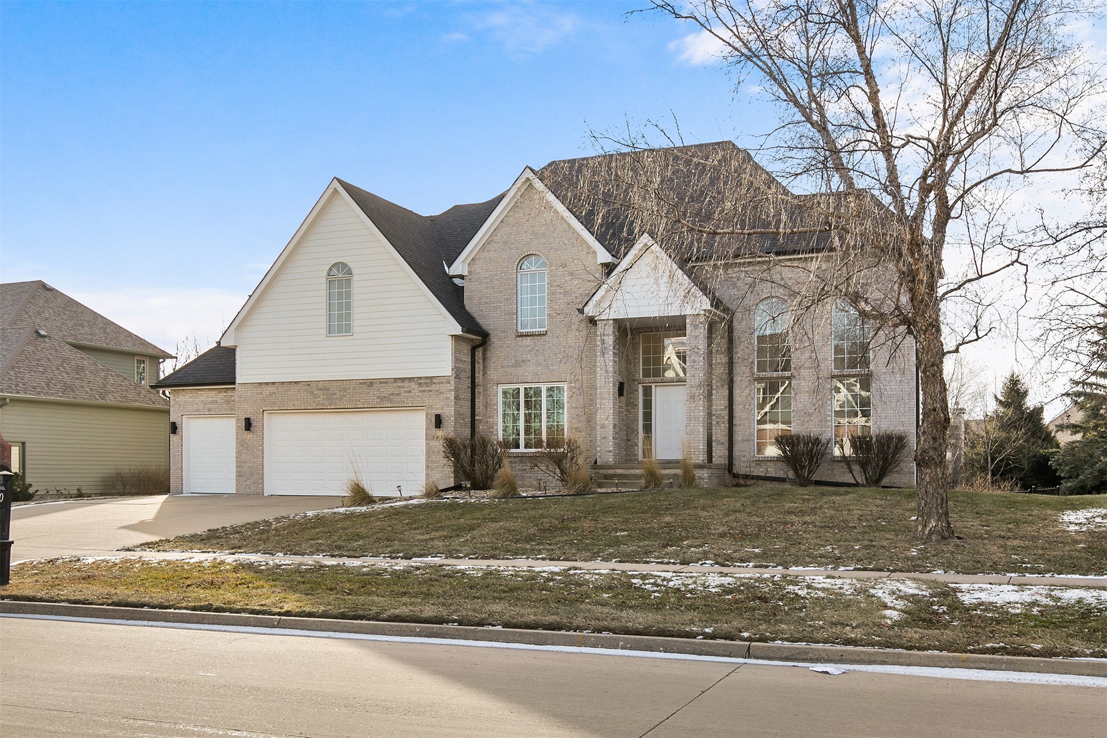 5830 Coachlight Court