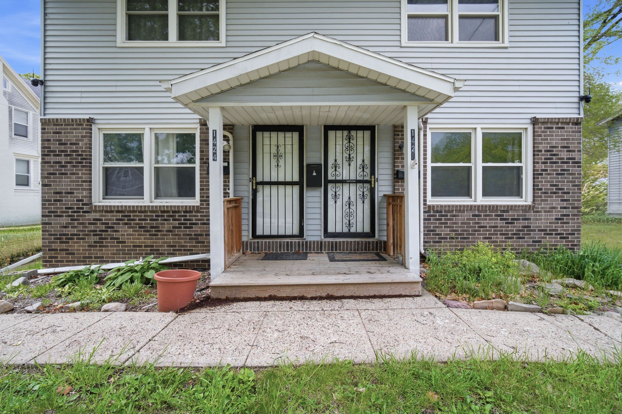1424 & 1426 E 9th Street