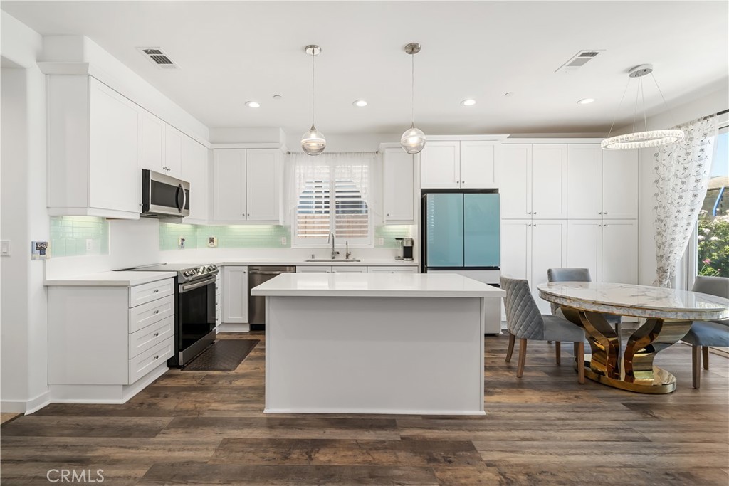 1824 Homestead Place