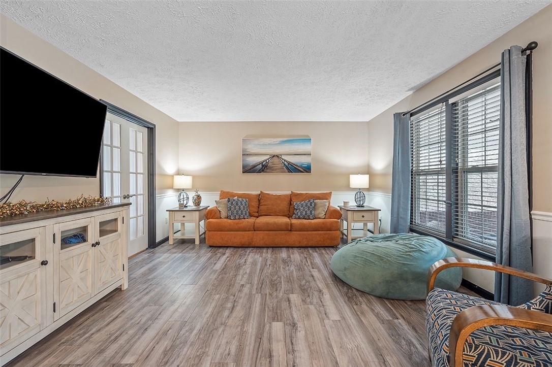 309 Glencove Dr