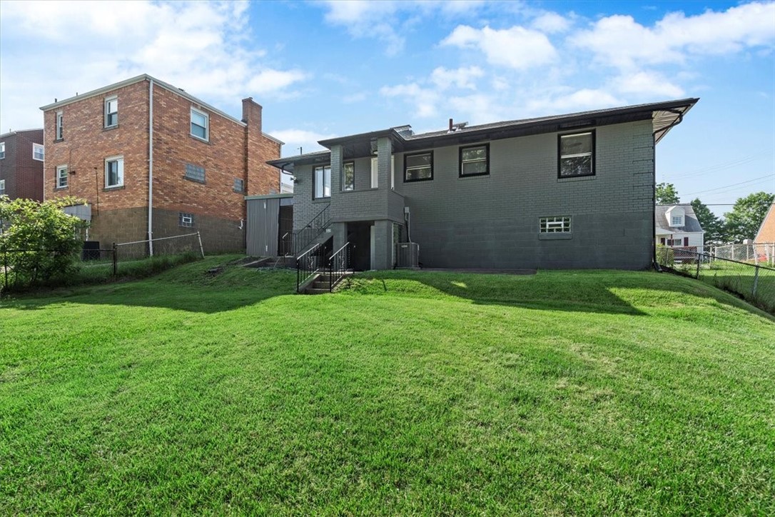 140 Magnolia St