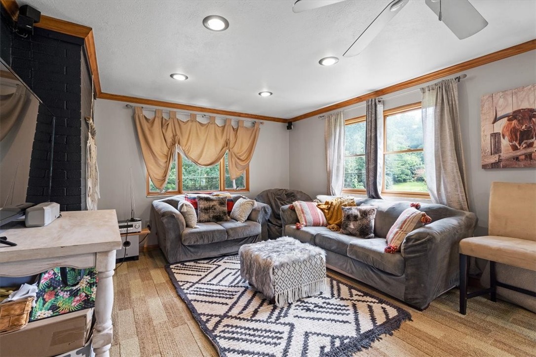21 Ellen Dr