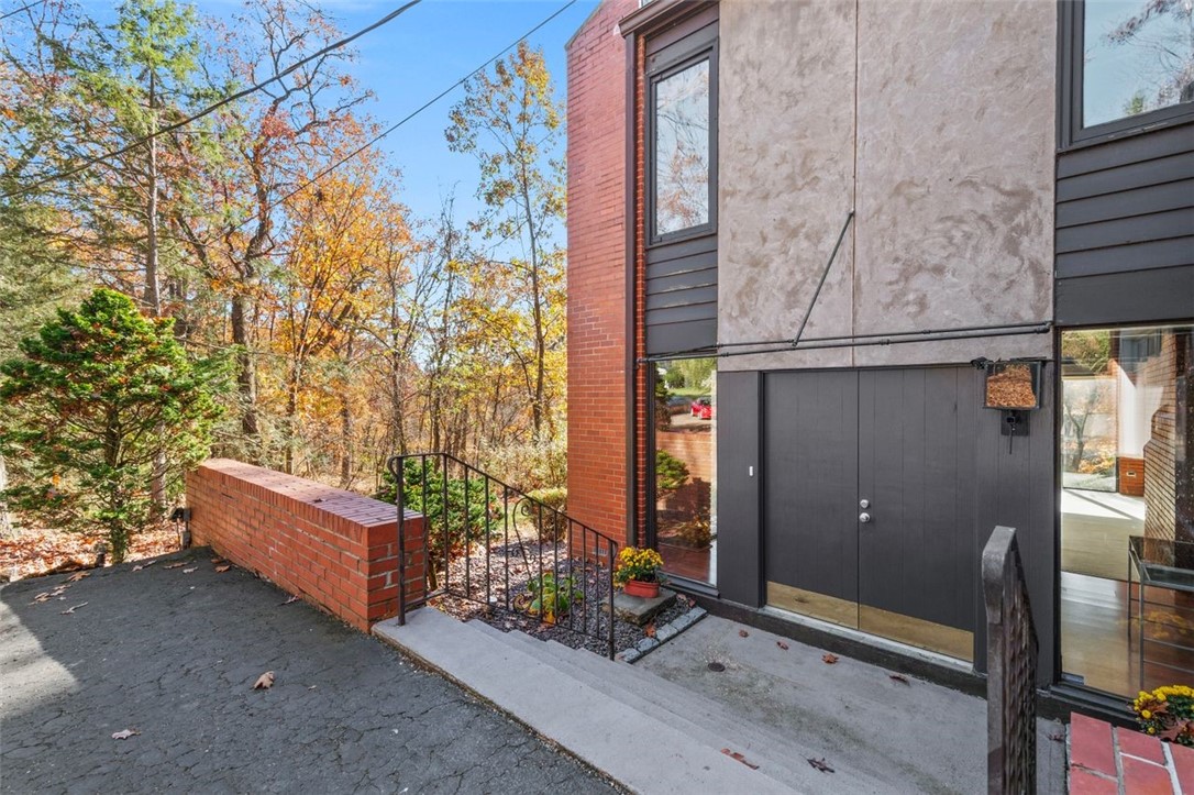 252 Geneva Drive