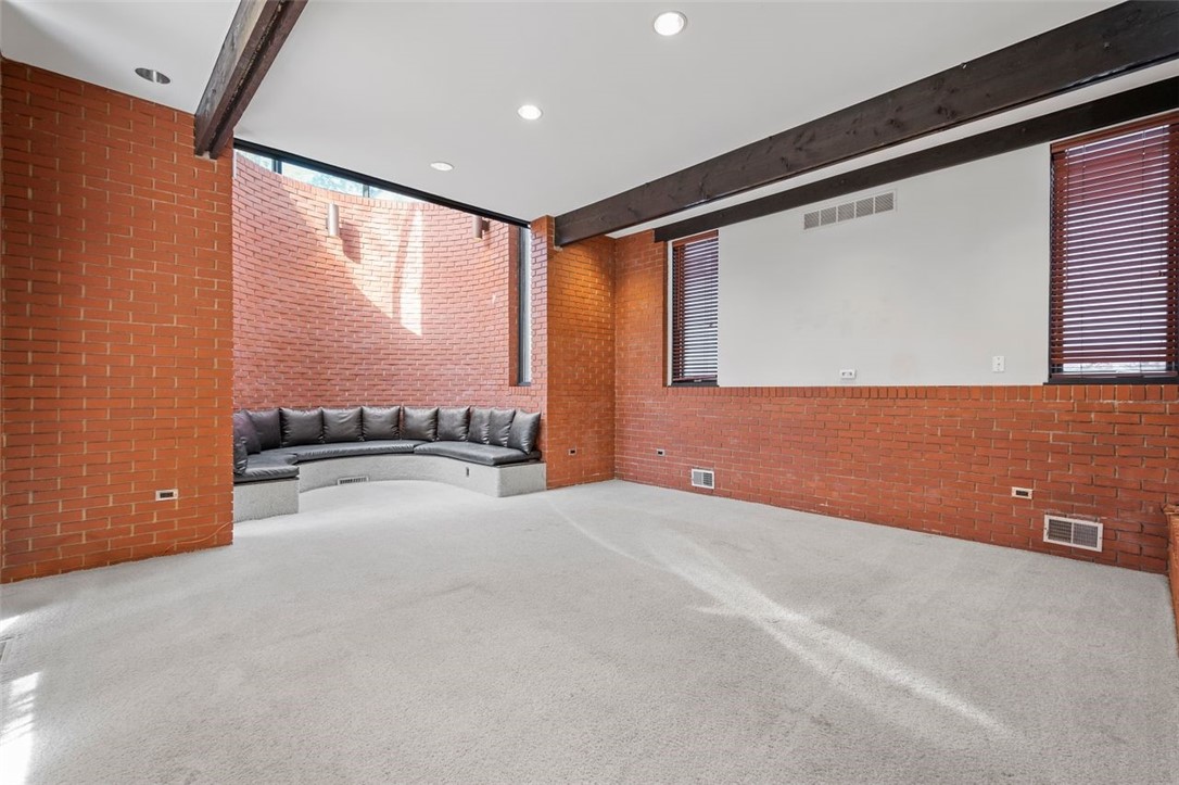 252 Geneva Drive