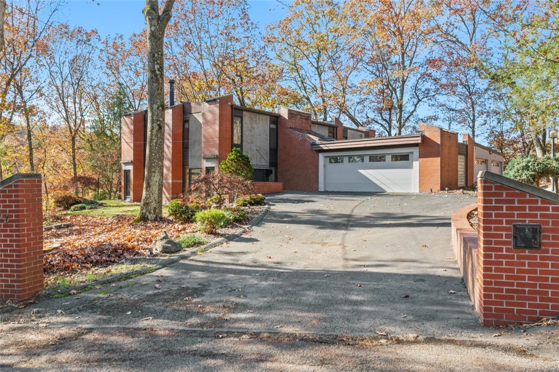 252 Geneva Drive