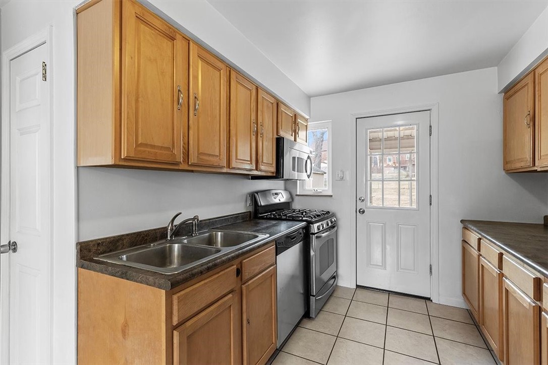 921 Fidelity Dr